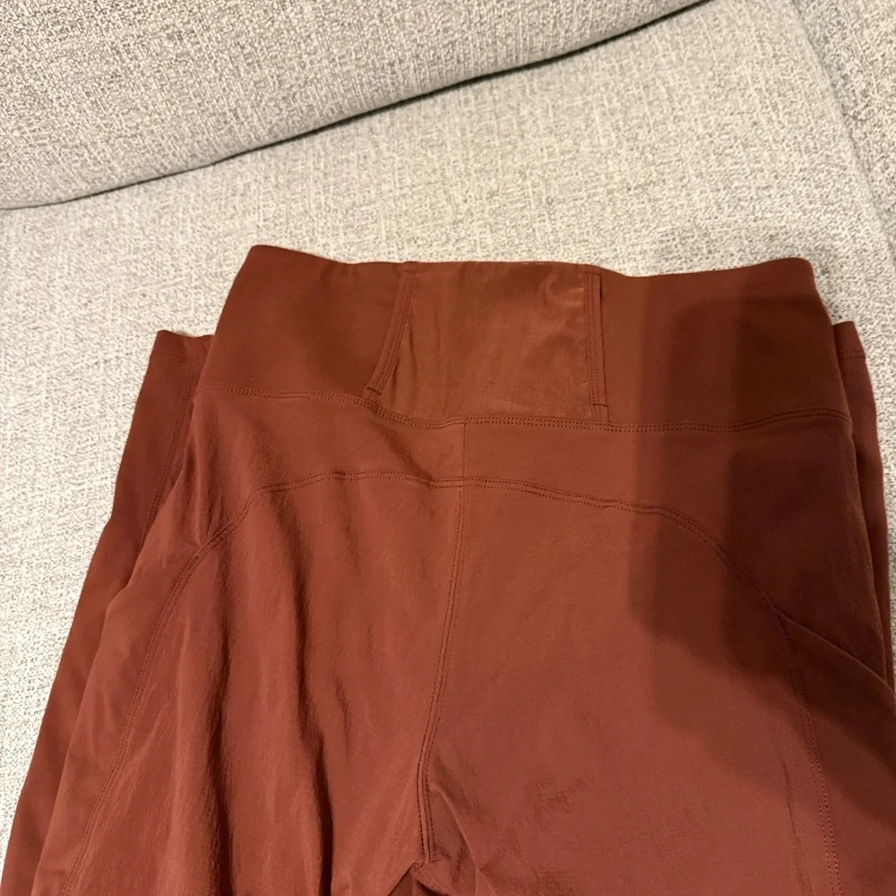 Athleta Trekkie Hybrid Crop Tight - Picture 4 of 5